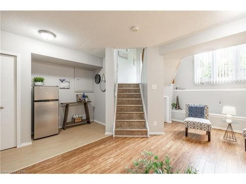136 Cobblestone Street, London, ON - Indoor Photo Showing Other Room