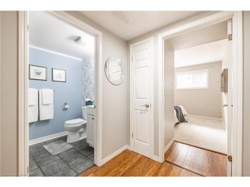 136 Cobblestone Street, London, ON - Indoor Photo Showing Bathroom