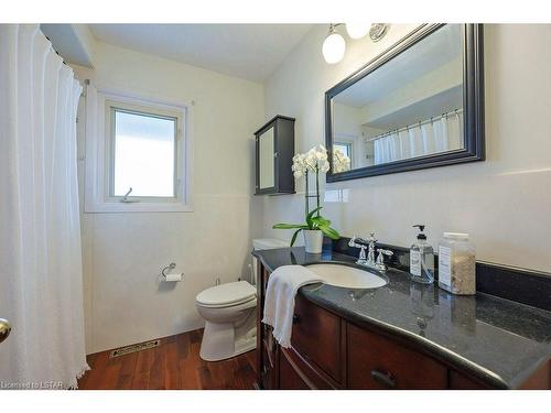 494 Commissioners Road E, London, ON - Indoor Photo Showing Bathroom