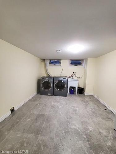 494 Commissioners Road E, London, ON - Indoor Photo Showing Laundry Room