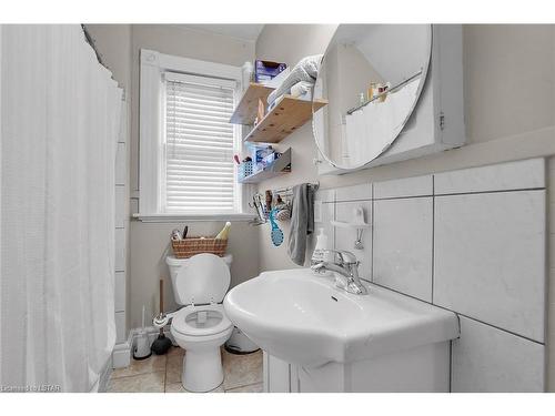 853 Waterloo Street, London, ON - Indoor Photo Showing Bathroom