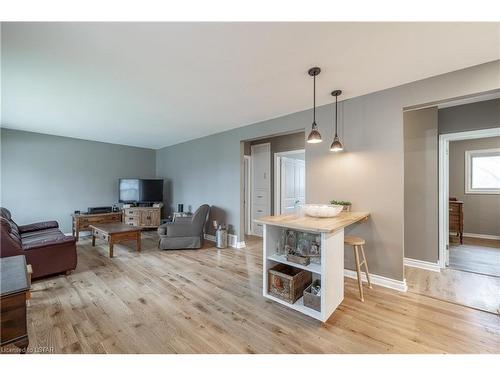 28 Gladstone Avenue, London, ON - Indoor Photo Showing Living Room