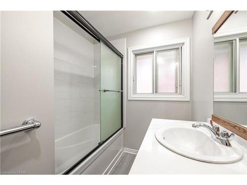 28 Gladstone Avenue, London, ON - Indoor Photo Showing Bathroom