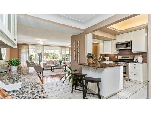 17 Silverdale Crescent, London, ON - Indoor Photo Showing Kitchen With Upgraded Kitchen