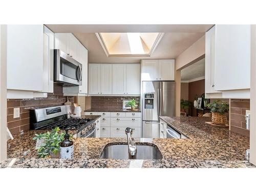 17 Silverdale Crescent, London, ON - Indoor Photo Showing Kitchen With Upgraded Kitchen