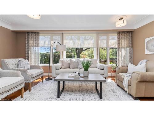 17 Silverdale Crescent, London, ON - Indoor Photo Showing Living Room