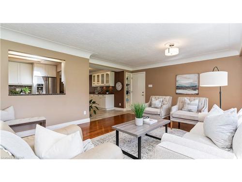 17 Silverdale Crescent, London, ON - Indoor Photo Showing Living Room