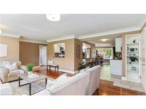 17 Silverdale Crescent, London, ON - Indoor Photo Showing Living Room