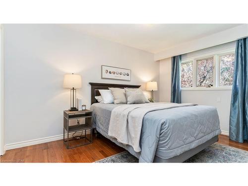 17 Silverdale Crescent, London, ON - Indoor Photo Showing Bedroom