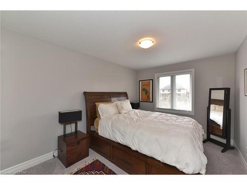 50-555 Sunningdale Road, London, ON - Indoor Photo Showing Bedroom