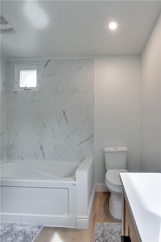 64 Hume Street, London, ON - Indoor Photo Showing Bathroom