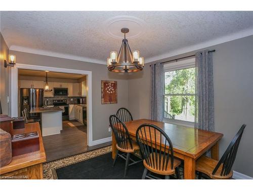 577 Middlewoods Drive, London, ON - Indoor Photo Showing Dining Room