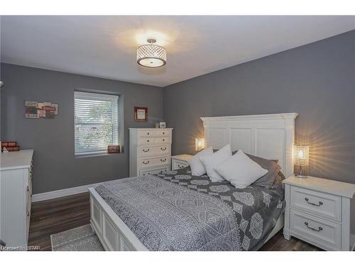 577 Middlewoods Drive, London, ON - Indoor Photo Showing Bedroom