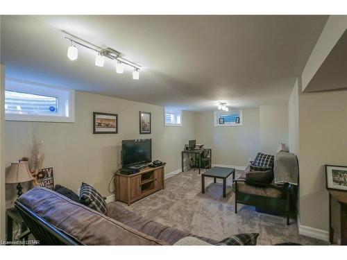 577 Middlewoods Drive, London, ON - Indoor Photo Showing Other Room