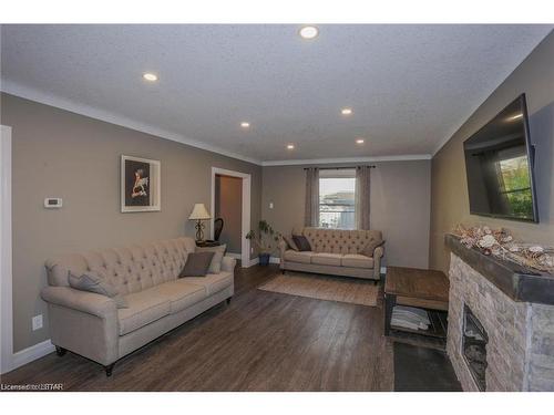 577 Middlewoods Drive, London, ON - Indoor Photo Showing Living Room