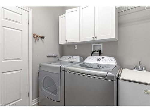 28 Pinehurst Dr Drive, Dorchester, ON - Indoor Photo Showing Laundry Room