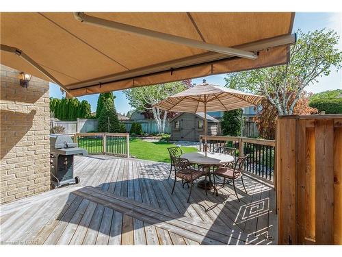 28 Pinehurst Dr Drive, Dorchester, ON - Outdoor With Deck Patio Veranda With Exterior