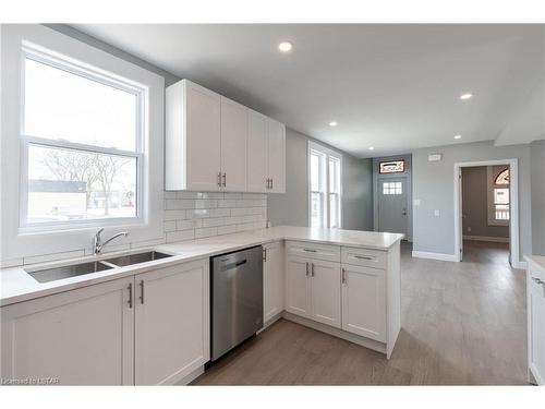 62 Sackville Street, London, ON - Indoor Photo Showing Kitchen With Double Sink