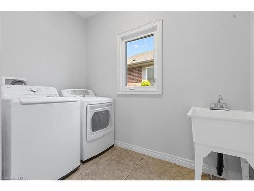1297 Whetherfield Street, London, ON - Indoor Photo Showing Laundry Room