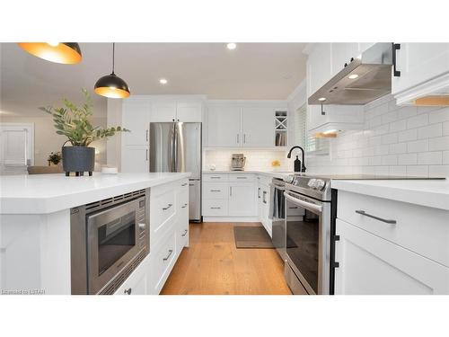 277 Ferndale Avenue, London, ON - Indoor Photo Showing Kitchen With Stainless Steel Kitchen With Upgraded Kitchen