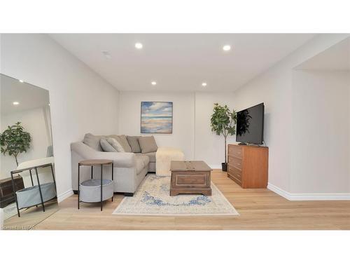 277 Ferndale Avenue, London, ON - Indoor Photo Showing Living Room