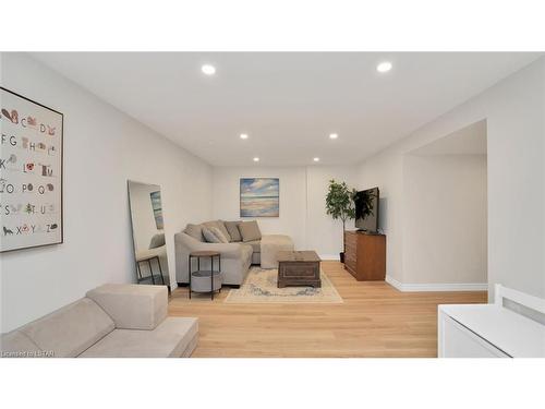 277 Ferndale Avenue, London, ON - Indoor Photo Showing Living Room