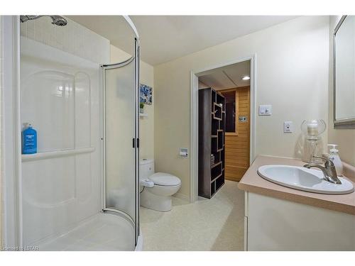 146 Napoleon Drive, London, ON - Indoor Photo Showing Bathroom