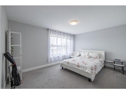 2405 Brayford Crescent, London, ON - Indoor Photo Showing Bedroom