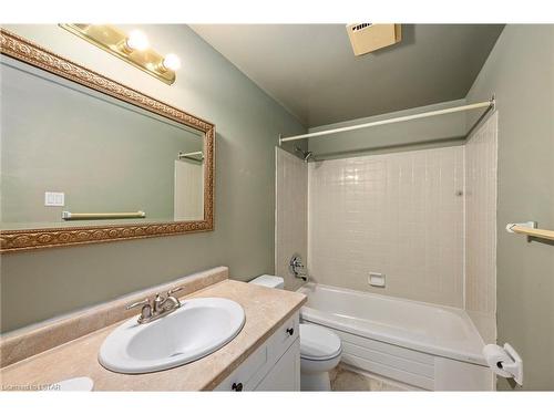 74-320 Westminster Avenue, London, ON - Indoor Photo Showing Bathroom