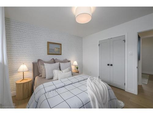 32 Frontenac Road, London, ON - Indoor Photo Showing Bedroom