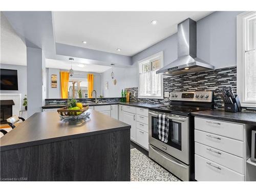 35 Chancton Crescent, London, ON - Indoor Photo Showing Kitchen With Upgraded Kitchen