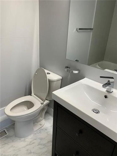 148 Wilson Avenue, London, ON - Indoor Photo Showing Bathroom