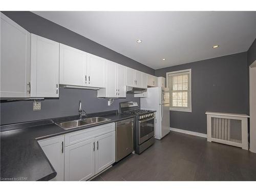 626 Wellington Street, London, ON - Indoor Photo Showing Kitchen With Double Sink