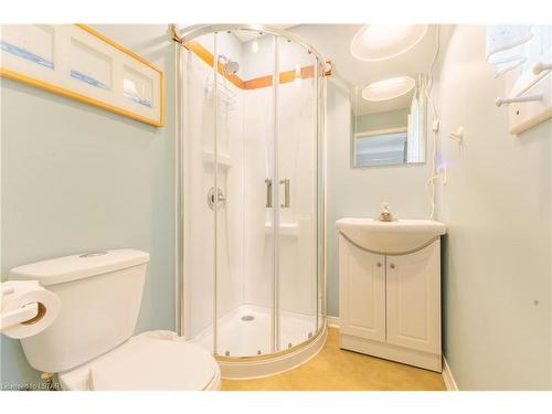 72632 Duke Crescent Crescent, Zurich, ON - Indoor Photo Showing Bathroom