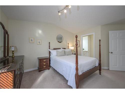 49-620 Thistlewood Drive, London, ON - Indoor Photo Showing Bedroom