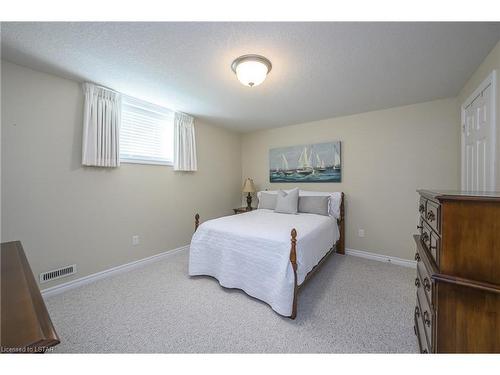 49-620 Thistlewood Drive, London, ON - Indoor Photo Showing Bedroom