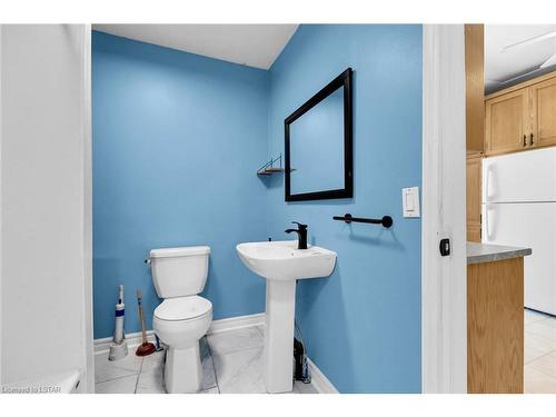186 St Julien Street, London, ON - Indoor Photo Showing Bathroom