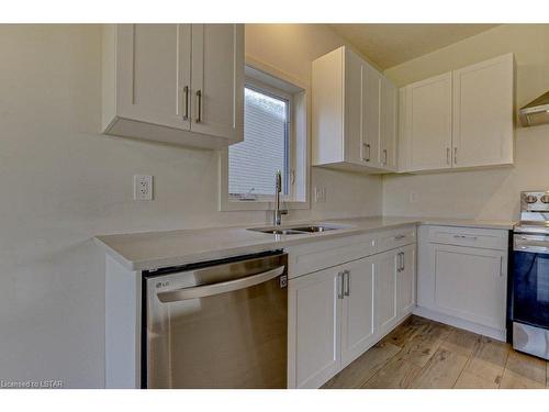 1440 Twilite Boulevard, London, ON - Indoor Photo Showing Kitchen With Double Sink