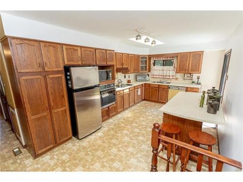 43 Fox Hollow Crescent, London, ON - Indoor Photo Showing Kitchen