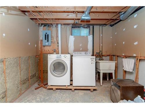 43 Fox Hollow Crescent, London, ON - Indoor Photo Showing Laundry Room