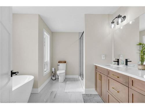 1619 Upper West Avenue, London, ON - Indoor Photo Showing Bathroom