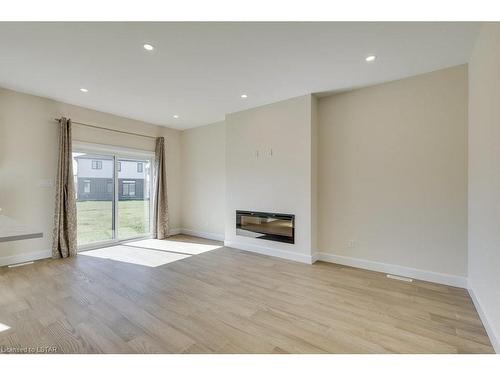 6441 Royal Magnolia Avenue, London, ON - Indoor Photo Showing Living Room With Fireplace