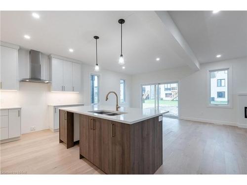 1631 Upper West Avenue, London, ON - Indoor Photo Showing Kitchen With Double Sink With Upgraded Kitchen