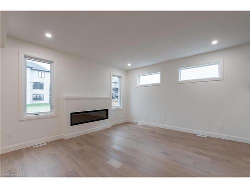 1631 Upper West Avenue, London, ON - Indoor With Fireplace