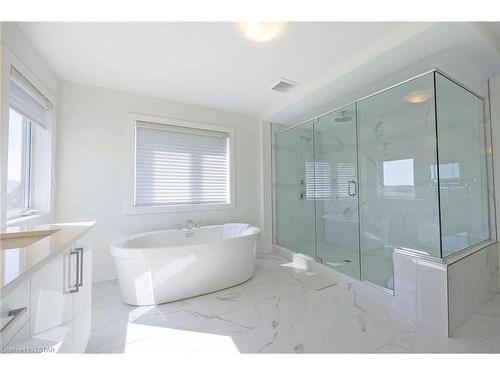 1387 Dyer Crescent, London, ON - Indoor Photo Showing Bathroom