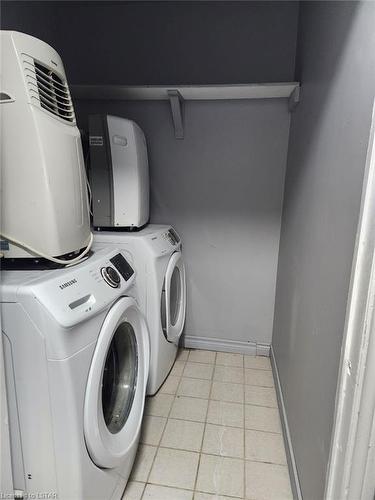 214 Emerson Avenue, London, ON - Indoor Photo Showing Laundry Room