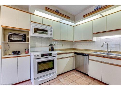 57-50 Fiddlers Green Road, London, ON - Indoor Photo Showing Kitchen With Double Sink