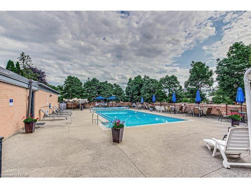57-50 Fiddlers Green Road, London, ON - Outdoor With In Ground Pool
