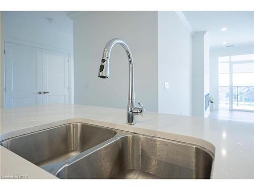 716-480 Callaway Road, London, ON - Indoor Photo Showing Kitchen With Double Sink