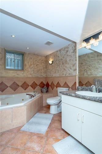 1023 Aldersbrook Road, London, ON - Indoor Photo Showing Bathroom